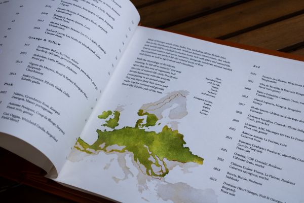 Wine book - Plates